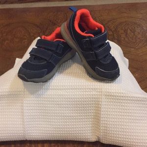 Boys light up tennis shoes, size 9